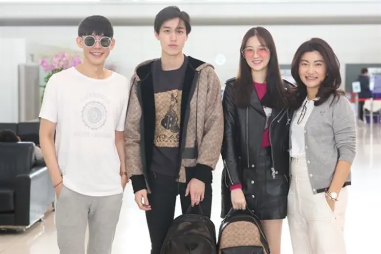 แฟชั่นสนามบิน “ต่อ & ต้าเหนิง” สไตล์เบาๆ ก่อนเหินฟ้าสู่นครเซี่ยงไฮ้ ร่วมชมแฟชั่นโชว์เปิดคอลเลกชั่น “Coach Pre - Fall 2019”