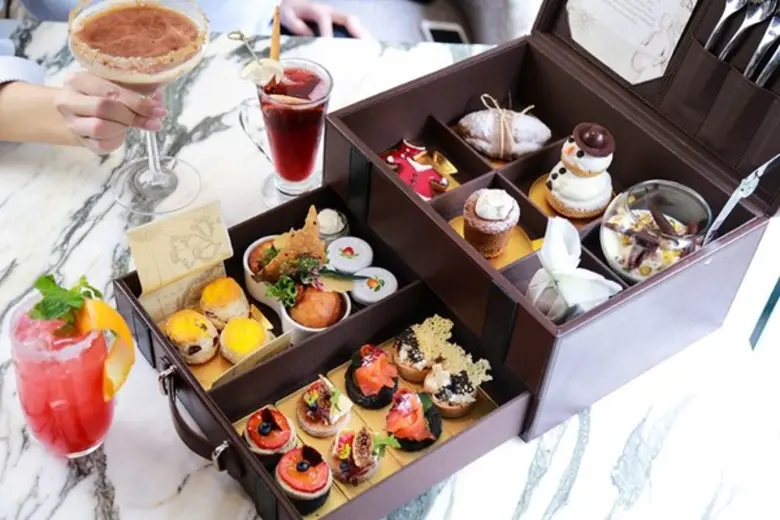 เจย์ ชายหนุ่มเชื้อสายอิตาเลี่ยน และเพื่อน...