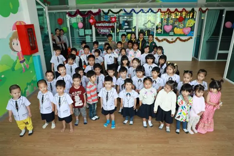 การที่ โรงเรียนสาธิตกรุงเทพธนบุรี เป็นโรง...