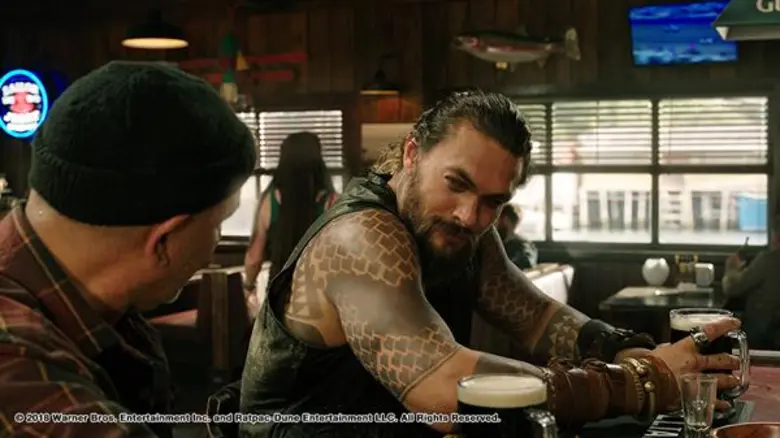 Movie Guide: เขาใช้เวลาทั้งชีวิตฝึกฝนเพื่อเป็นนักรบกับ 2 คลิปล่าสุดจาก "Aquaman อควาแมน เจ้าสมุทร"