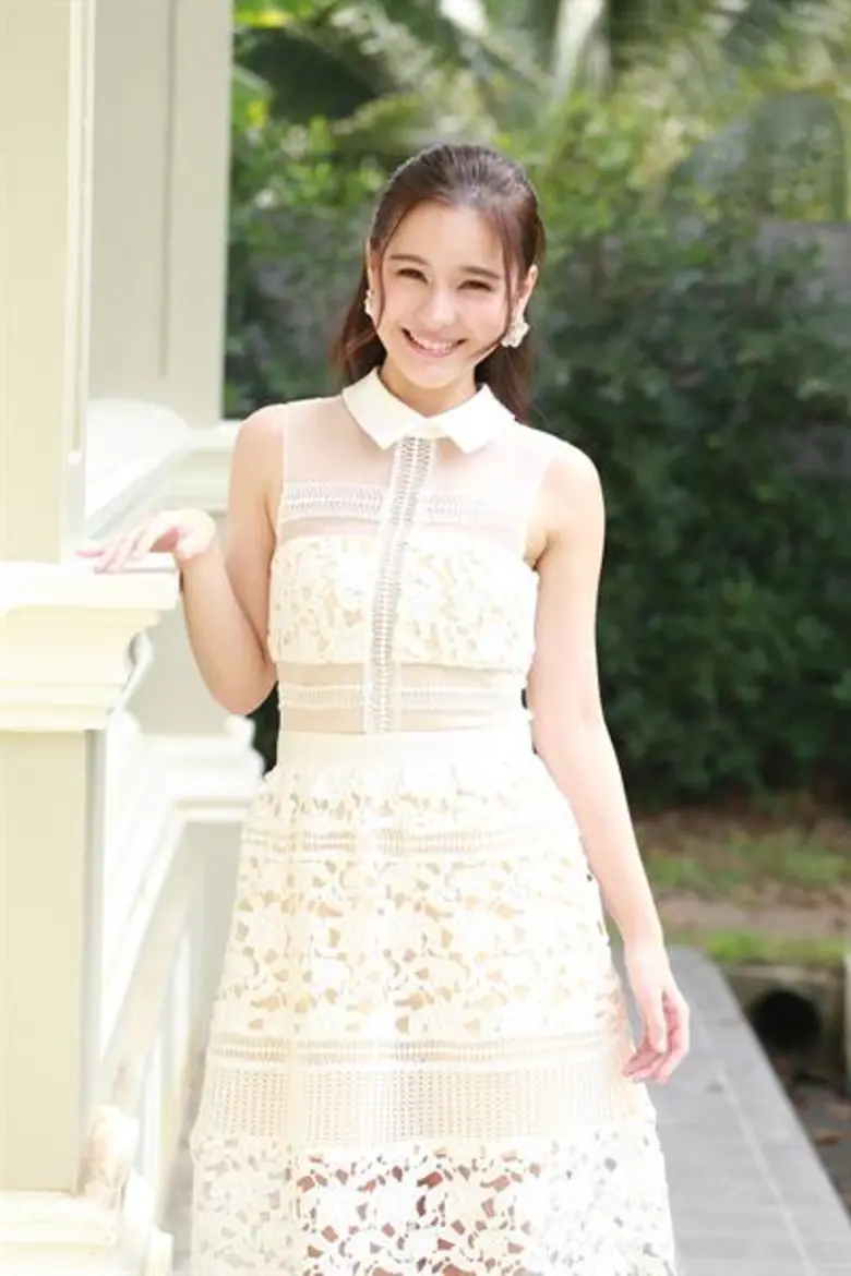 ออม สุชาร์ ก้าวข้ามขีดจำกัดความกลัวลุยบทบาทจ๊อกกี้สาวขี่ม้า ในละคร “รักพลิกล็อก”