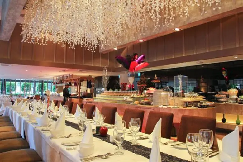 มหัศจรรย์คืนคริสต์มาส Grand Mercure Bangkok Fortune