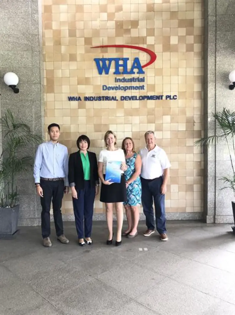 นางสาวศิญาภัสร์ จันทไชยโรจน์ (ที่ 2 จากซ้...