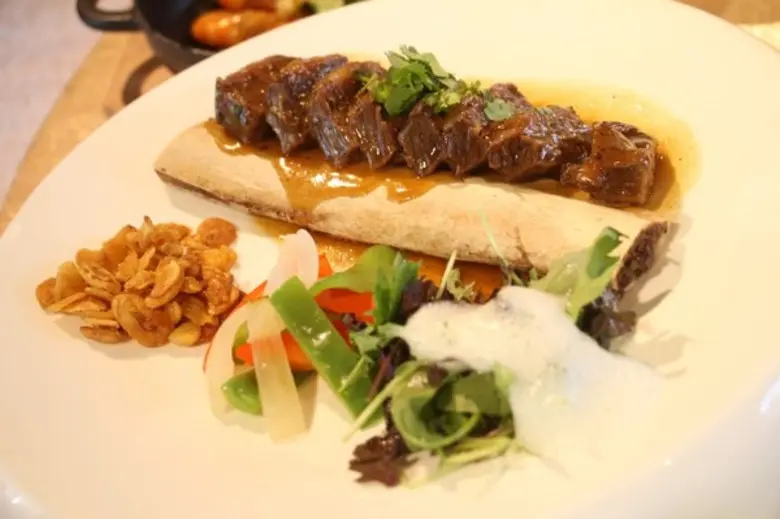 อิ๋งอิ๋งพาเที่ยวชิมอาหารที่ไต้หวันในรายการ “เปิดโลกสดใส”	