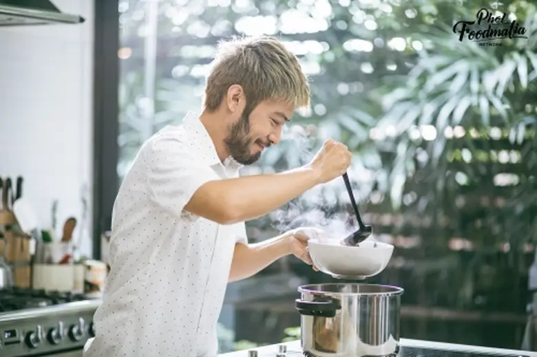 นอกจากจะเสิร์ฟเมนูสุดสร้างสรรค์แล้ว 'เชฟพ...