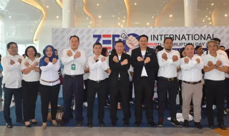 นายวุฒิชัย สุระรัตน์ชัย ผู้จัดการธนาคารอิ...