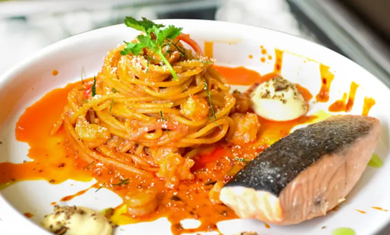 เมื่อพูดถึงอาหารไทยยอดฮิตต้องมีเมนูต้มยำก...