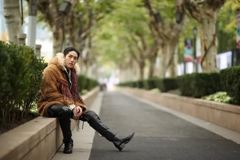 ต่อ - ต้าเหนิง เกี่ยวก้อย ลั้ลลา ในนครเซี่ยงไฮ้ เรียกน้ำย่อย ด้วยลุคแฟชั่นอเมริกันสไตล์ ก่อนร่วมงาน “Coach Lights Up Shanghai”