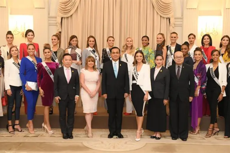 นายกรัฐมนตรี เปิดทำเนียบรัฐบาลต้อนรับผู้เข้าประกวดมิสยูนิเวิร์ส 2018 ยินดีในฐานะเจ้าภาพที่ได้เผยแพร่ความเป็นไทย พร้อมให้กำลังใจสาวงามทุกคน