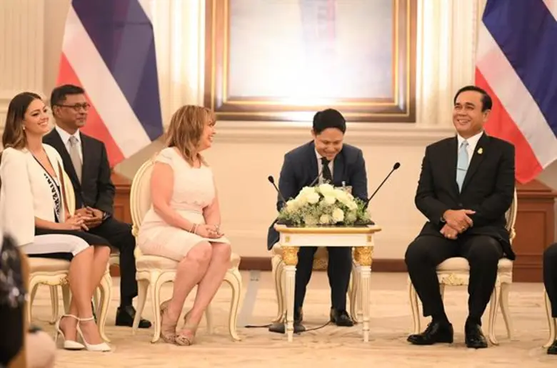 นายกรัฐมนตรี เปิดทำเนียบรัฐบาลต้อนรับผู้เข้าประกวดมิสยูนิเวิร์ส 2018 ยินดีในฐานะเจ้าภาพที่ได้เผยแพร่ความเป็นไทย พร้อมให้กำลังใจสาวงามทุกคน