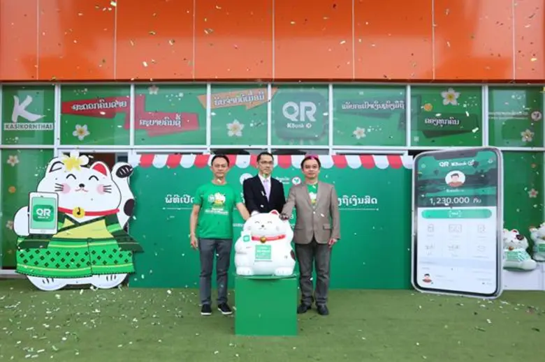 ท่านสุลิสัก ทำนุวง (กลาง) ว่าการหัวหน้ากร...