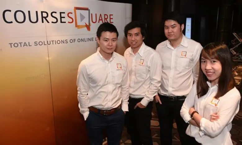 นายณัฐพล วัชรศิริสุข (ซ้าย) ประธานกรรมการ...