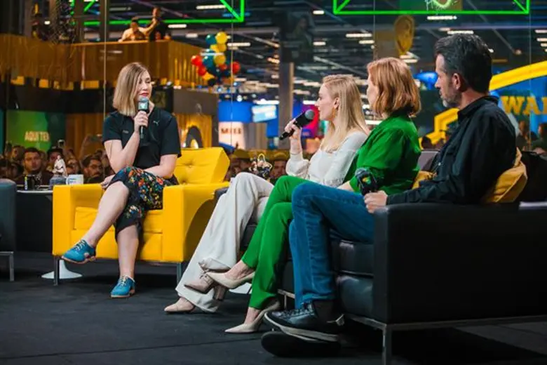 ไซมอน คินเบิร์ก พร้อมด้วย เจสสิก้า แชสเทน และโซฟี เทอร์เนอร์ เดินทางโปรโมท X-Men: Dark Phoenix ที่ Brazil Comic-Con ประเทศบราซิล