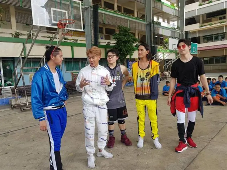 "ใครไม่ห่วง...เราห่วง" เพราะสองหนุ่มพิธีก...