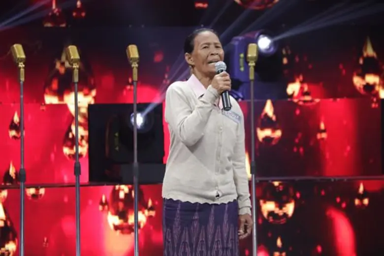 ทีวีไกด์: รายการ “ไมค์หมดหนี้” เรื่องราวความรักของผู้หญิงที่อยากทำตามคำขอของสามีครั้งสุดท้ายก่อนสามีจะจากไปบนเวที “ไมค์หมดหนี้”