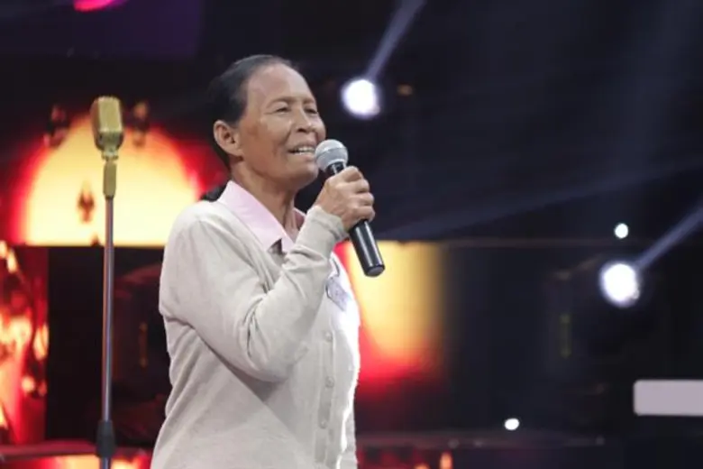 ทีวีไกด์: รายการ “ไมค์หมดหนี้” เรื่องราวความรักของผู้หญิงที่อยากทำตามคำขอของสามีครั้งสุดท้ายก่อนสามีจะจากไปบนเวที “ไมค์หมดหนี้”