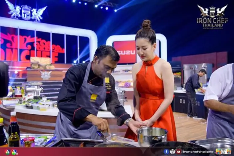 ทีวีไกด์: รายการ "เชฟกระทะเหล็ก ประเทศไทย" “เชฟกระทะเหล็ก” เปิดศึกเขย่าบัลลังก์แชมป์  “เชฟเอมิท” งัดสูตรเด็ดปะทะเดือด “เชฟอาร์ท”