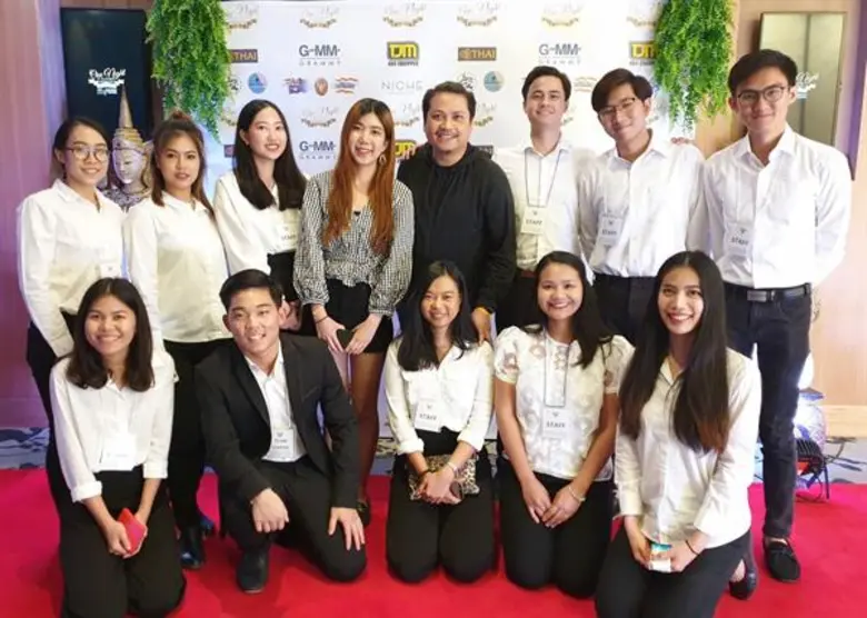 ศิลปินแกรมมี่ พลพล – พลกองเส็ง พาบินลัดฟ้...