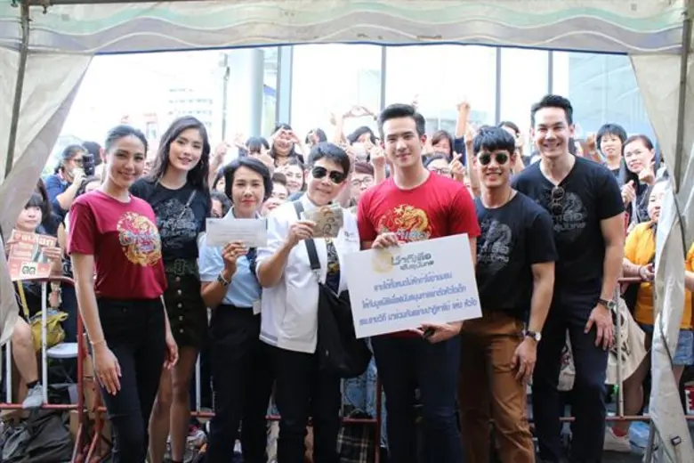 เจมส์ มาร์ นำทีมทัพนักแสดง ชาติเสือพันธุ์มังกร พาแฟนๆ ร่วมอิ่มบุญส่งท้ายปี 61 ในงานตลาดนัดดาราวิก 3 พระราม 4