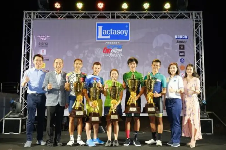 นายสามารถ จิรพัฒนกุล (ที่ 2 จากซ้าย) กรรม...