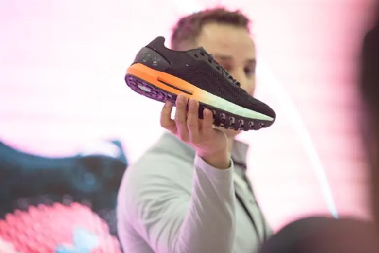 รองเท้าวิ่งที่ใช้เทคโนโลยี HOVR รุ่นใหม่ล...