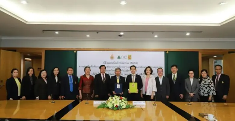 ผศ.ดร.วิโรจน์ ลิ้มไขแสง อธิการบดี มทร.อีส...