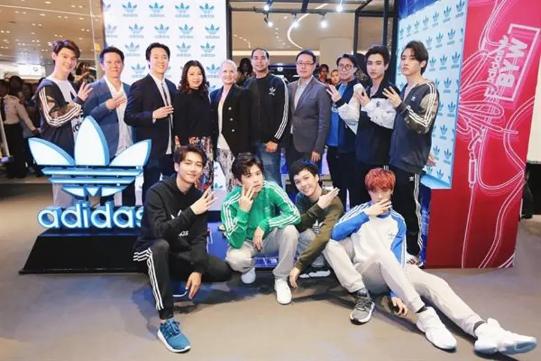 'พร้อมด้วยกิจกรรมมากมาย – Interactive Pin...