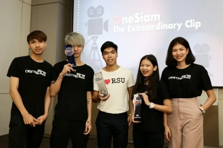 “Recher Film” ทีมนักศึกษาจาก ม.กรุงเทพ คว้าชัยการประกวด “วันสยาม ดิ เอ็กซ์ทรอดิแนรี่ คลิป” ครีเอเตอร์ด้านมัลติมีเดีย บอกเล่าไลฟ์สไตล์ในการช้อปปิงใจกลางสยามผ่านคลิปวิดีโอ