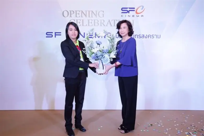 เอส เอฟ นำทีมนักแสดงไทบ้านเดอะซีรีส์ อวดโฉมสาขาใหม่ แฟนคลับแห่กรี๊ดห้างแตก!!