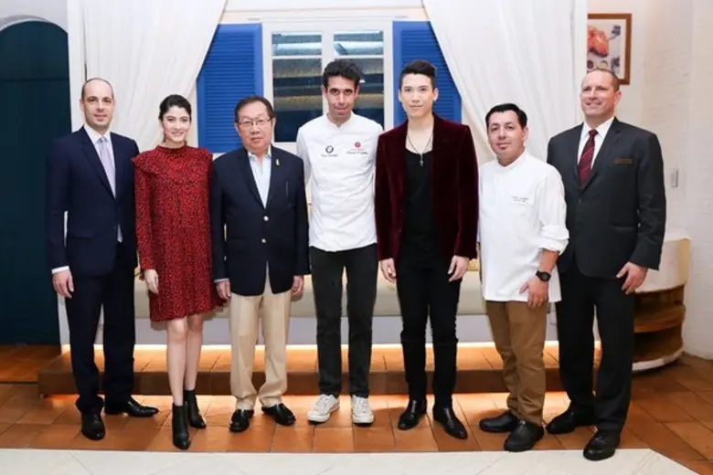 สุทธิเกียรติ จิราธิวัฒน์ (ที่ 3 จากซ้าย) ...