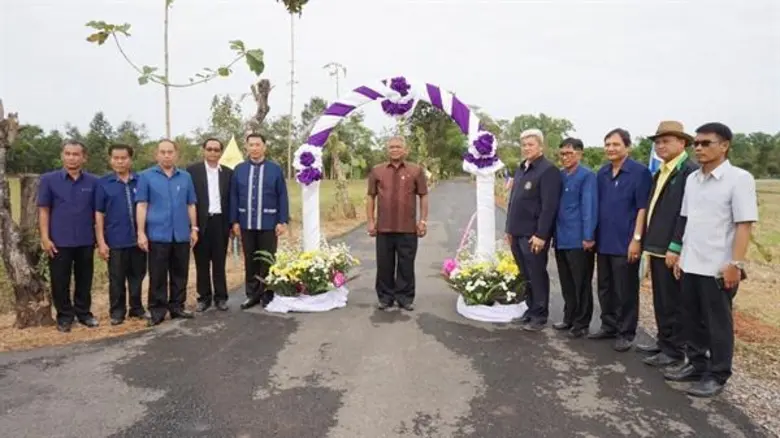 ปลัดเกษตรฯ เปิดใช้ถนนลาดยางแอสฟัลท์ติกคอนกรีต ภายในศูนย์วิจัยข้าวหนองคาย ตามมาตรการเร่งรัดการใช้ยางพารา พร้อมตั้งเป้าขยายผลกว่า 50 แห่งทั่วประเทศ