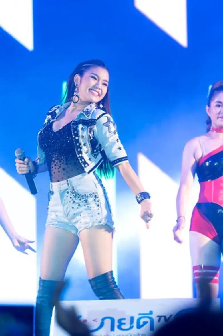 เบิ้ล ปทุมราช ควงแขน กระแต อาร์สยาม ระเบิดความมันส์ คอนเสิร์ตสบายดีทีวี สนั่นนิคม จ.สระบุรี