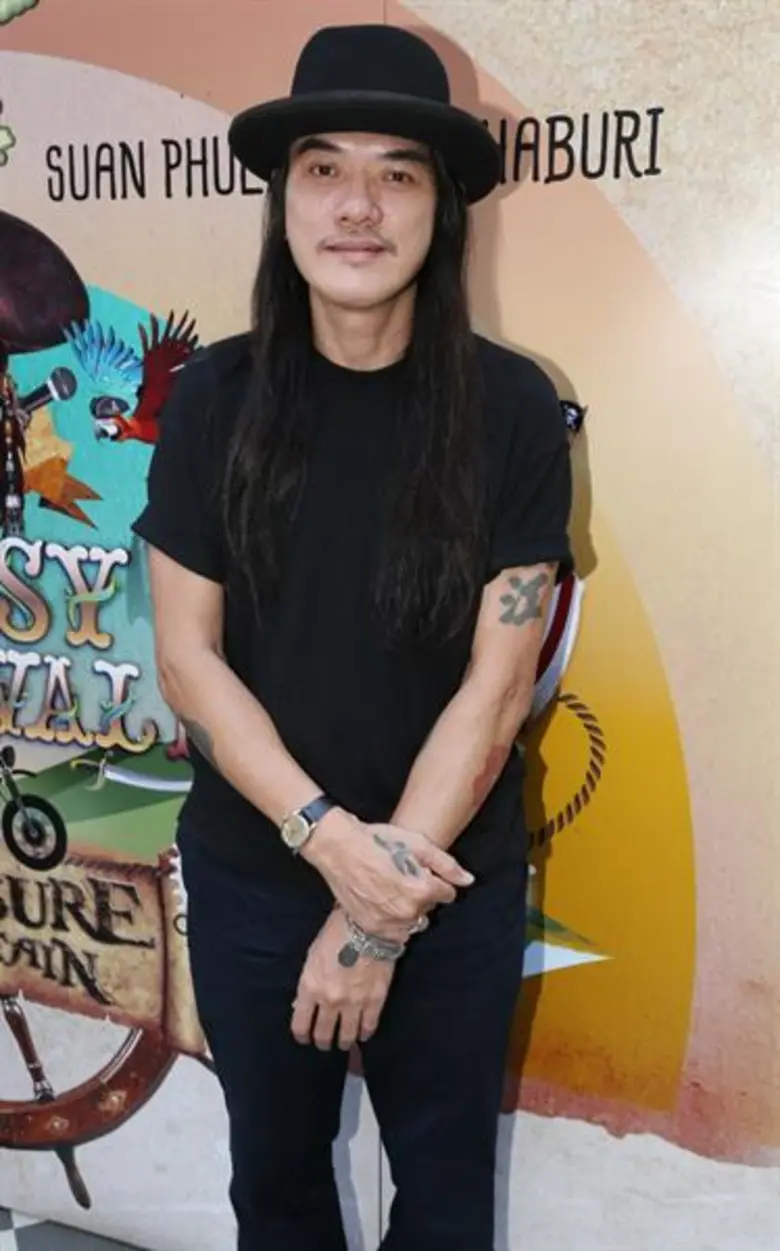 2 หนุ่มสุดเท่ห์ ฮิวโก้-กรีซซี่ คาเฟ่ ร่วมงานแถลงข่าว ชวนชาวยิปซี สัมผัสความเสรี มิวสิค แอนด์ไลฟ์สไตล์ เฟสติวัล ในงาน 'Gypsy Carnival’ ครั้งที่ 4