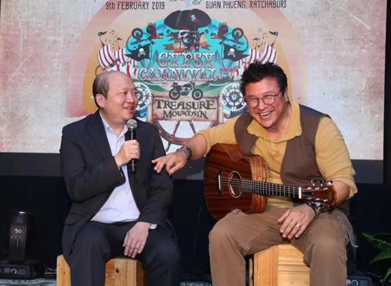 2 หนุ่มสุดเท่ห์ ฮิวโก้-กรีซซี่ คาเฟ่ ร่วมงานแถลงข่าว ชวนชาวยิปซี สัมผัสความเสรี มิวสิค แอนด์ไลฟ์สไตล์ เฟสติวัล ในงาน 'Gypsy Carnival’ ครั้งที่ 4