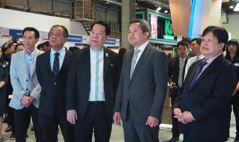 ประธาน ธปท. ให้เกียรติเปิดบูธ SME D Bank ในงาน Thailand Smart Money อัดโปรโมชั่นส่งท้ายปีเก่า ขายสินค้าดีราคาประหยัดช่วยคนไทยลดค่าครองชีพ