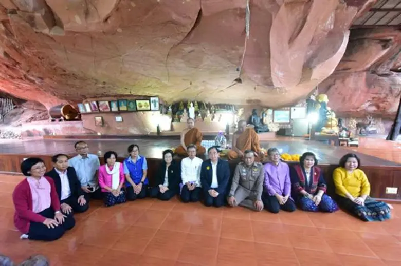 ครม.รับทราบแนวทางการพัฒนากลุ่มภาคอีสานตอนบน 1 ภายใต้แนวคิด“เส้นทางแห่งศรัทธา : เสริมสร้างสังคมดีด้วยวิถีพุทธ” เชื่อมโยงเส้นทางปฏิบัติธรรมในกลุ่มจว.ภาคอีสานตอนบน 1 กับประเทศเพื่อนบ้าน จัดสวดมนต์ข้ามปีอาเซียน-เตรียมตั้งศูนย์ปฏิบัติธรรมภูมิภาค