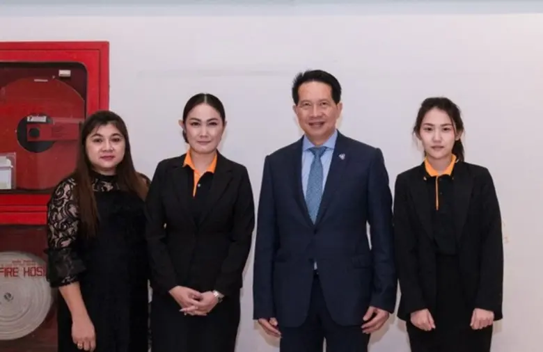 นายสุพันธุ์ มงคลสุธี ประธานสภาอุตสาหกรรมแ...