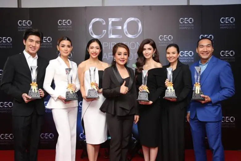 นางสาวพรทิพย์ แก่นจันทร์ บรรณาธิการบริหาร บริษัท ทั...