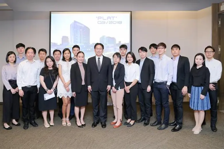 นายสมชาย วรุณพันธุลักษณ์ (ที่ 6 จากซ้าย) ...