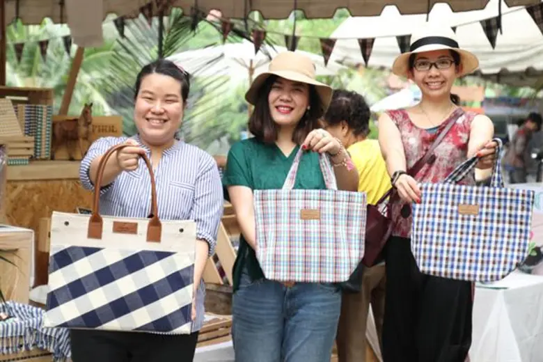 สามพรานโมเดลปลื้ม - เกษตรกรอินทรีย์แฮปปี้ คนไทยตื่นตัวบริโภคออร์แกนิก แห่ร่วมงานสังคมสุขใจล้นหลาม ยอดพุ่งทะลุเป้า 2 หมื่นคน