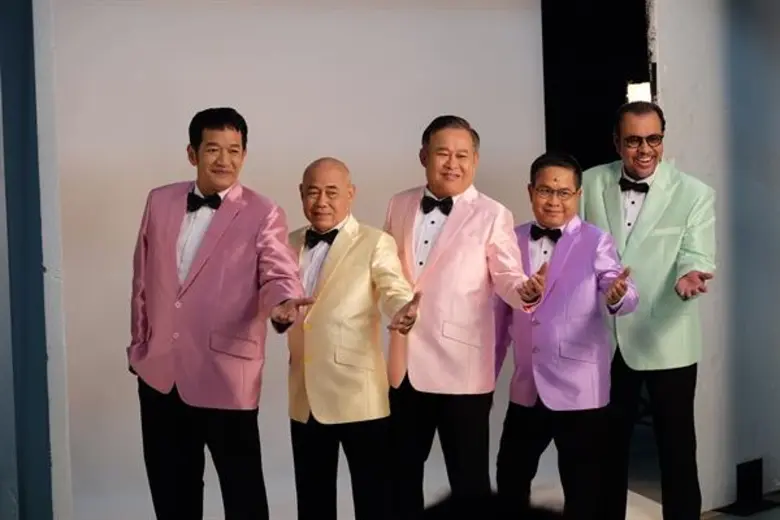 เป็ด - โน้ต - เด๋อ พร้อมพี่น้องตลก “เชิญยิ้ม” แบบฟูลทีม ร่วมถ่ายภาพโปสเตอร์วาไรตี้คอนเสิร์ต เตรียมความพร้อมโปรเจคใหญ่ ในวาระ  “ครบรอบ 39 ปี เชิญยิ้ม”