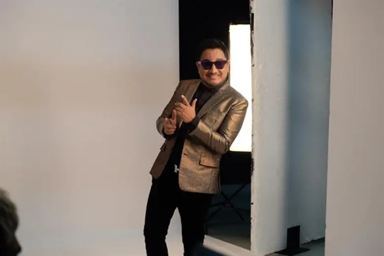 เป็ด - โน้ต - เด๋อ พร้อมพี่น้องตลก “เชิญยิ้ม” แบบฟูลทีม ร่วมถ่ายภาพโปสเตอร์วาไรตี้คอนเสิร์ต เตรียมความพร้อมโปรเจคใหญ่ ในวาระ  “ครบรอบ 39 ปี เชิญยิ้ม”