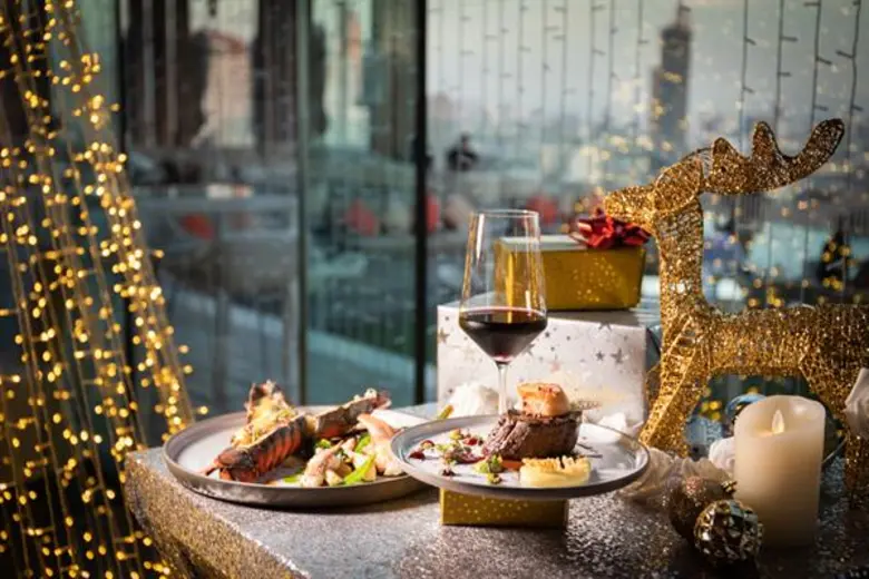 ฉลองเทศกาลคริสต์มาสพร้อมส่งท้ายปีเก่าต้อนรับปีใหม่ด้วยโปรโมชั่นสุดเอ็กซ์คลูซีฟ ณ แอตติจูด รู้ฟท้อปบาร์ แอนด์ เรสเตอรองท์