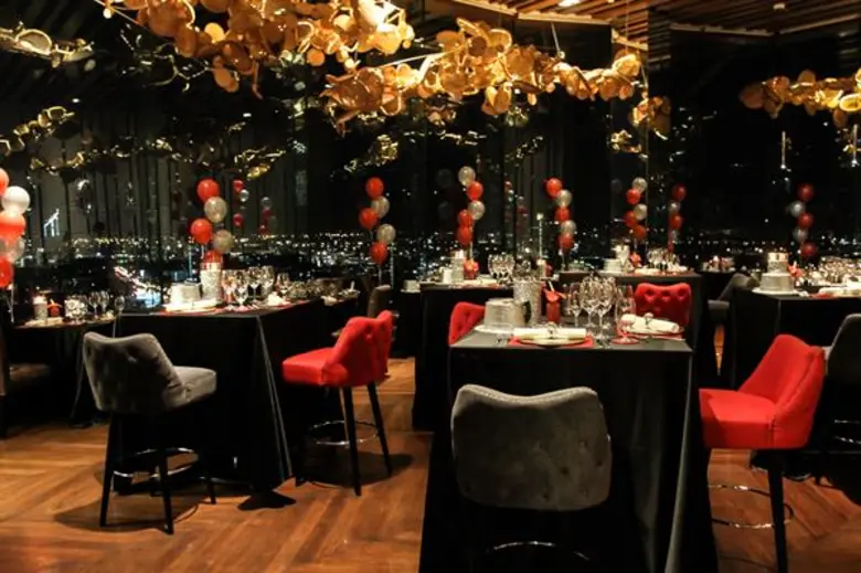 ฉลองเทศกาลคริสต์มาสพร้อมส่งท้ายปีเก่าต้อนรับปีใหม่ด้วยโปรโมชั่นสุดเอ็กซ์คลูซีฟ ณ แอตติจูด รู้ฟท้อปบาร์ แอนด์ เรสเตอรองท์