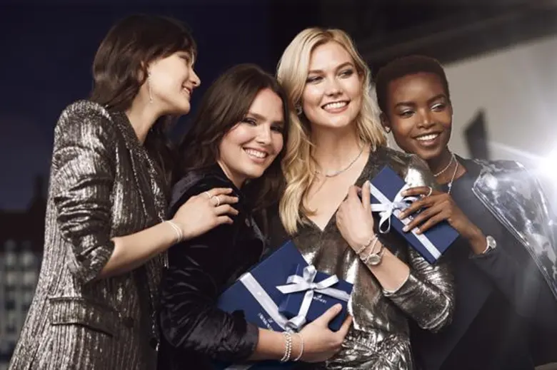 มอบประกายเจิดจรัส บนคริสตัลชิ้นงามเหนือกาลเวลาฉลองเทศกาลแห่งความสุขส่งท้ายปี ด้วยคอลเลกชั่นสุดพิเศษจากสวารอฟสกี้