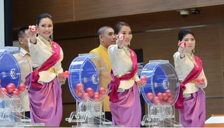 นายธนวรรธน์ พลวิชัย กรรมการและโฆษกคณะกรรม...