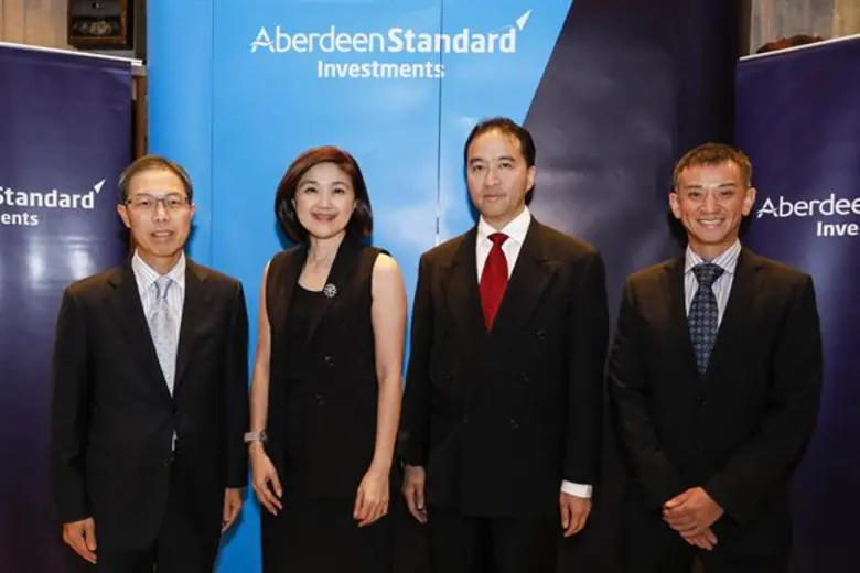 (จากซ้ายไปขวา) คุณกรวุฒิ ลีนะบรรจง ประธาน...