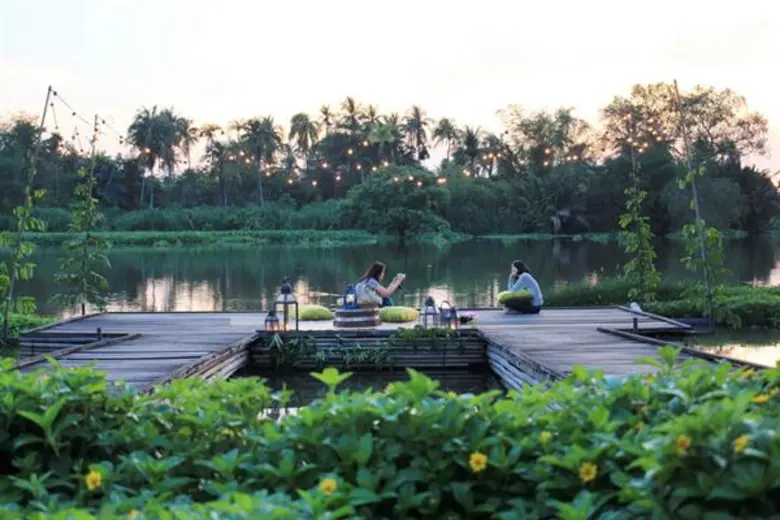 สวนสามพราน ชวนสัมผัสลมหนาวเค้าดาวน์ริมน้ำ จัดโปรพิเศษ “ปีใหม่หรรษา บ้านนา พาเพลิน”