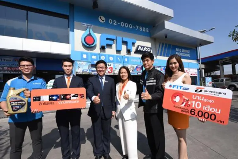 นางธีรนารถ พ่วงมหา (ที่ 4 จากซ้าย) ผู้อำน...