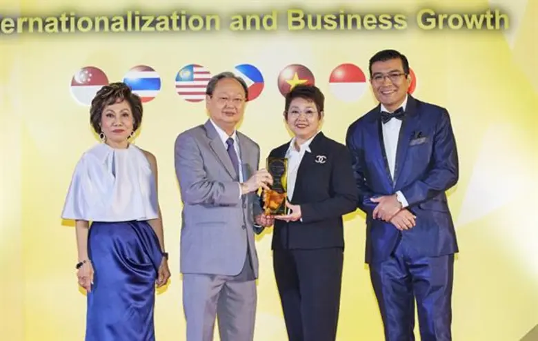 นายสนธิรัตน์ สนธิจิรวงศ์ รัฐมนตรีว่าการกร...